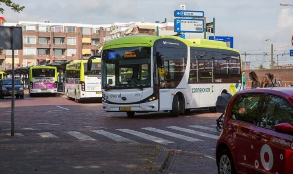Publieke mobiliteit gaat over al het vervoer waarvoor reizigers niet een eigen vervoermiddel kunnen of willen gebruiken