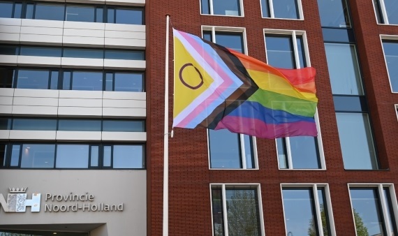 Provincie hijst Intersekse regenboogvlag voor IDAHOT-dag