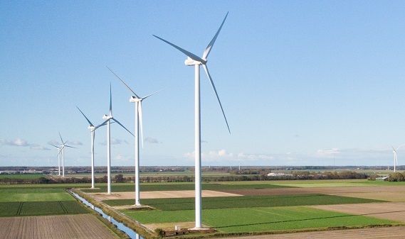 Windmolen op land in Noord-Holland aangepast