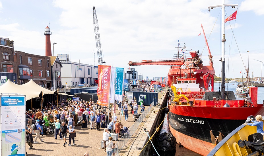 Het Provincie Noord-Holland Theaterpodium op PreSail IJmond.