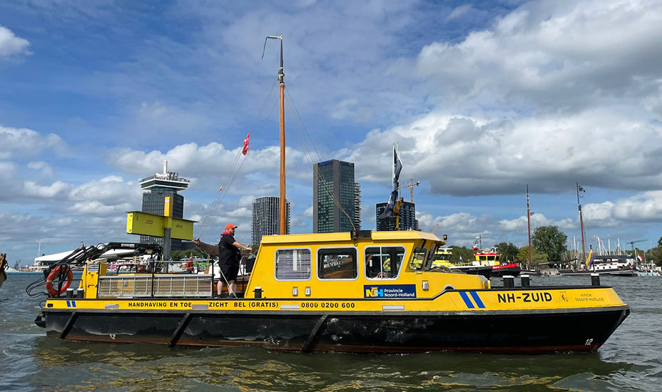 De vaarweginspecteurs van de provincie in actie