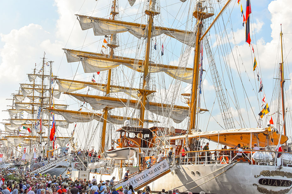 Voorbeeldfoto SAIL schepen van dichtbij