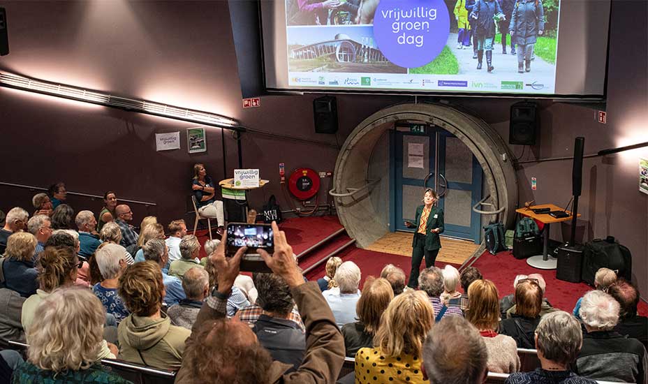 Spreker tijdens de Vrijwillig Groen Dag