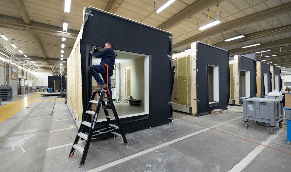 Flexwoningen in een fabriekshal in Wognum