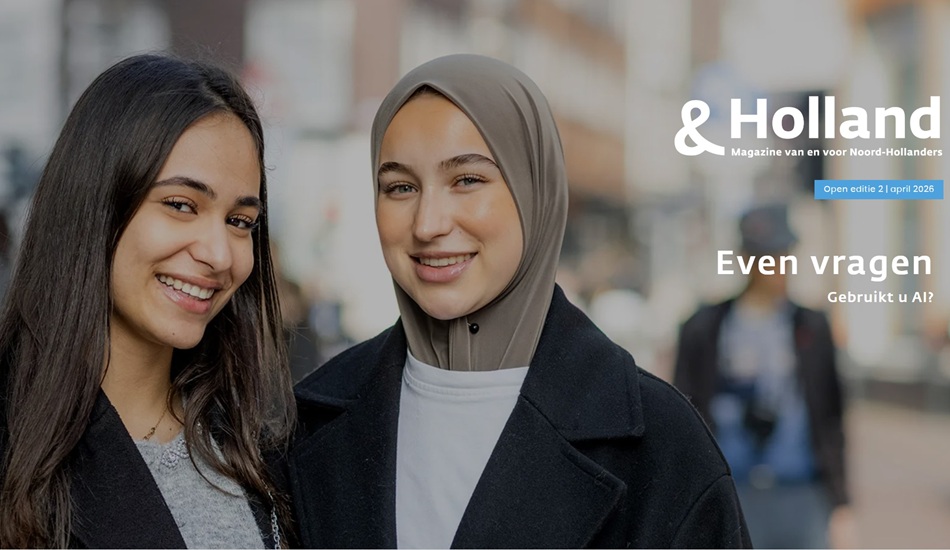 Cover &Holland magazine, nummer 2. Op de foto staan 2 jonge vrouwen op straat in Haarlem.
