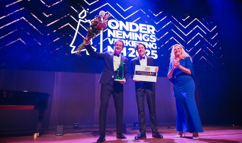 Tammo en Jort Wildschut van SEA Water met gedeputeerde Esther Rommel.