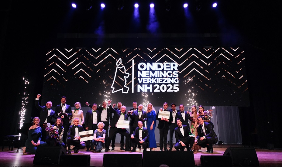 Alle winnaars met hun prijzen.
