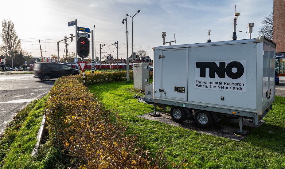 Meetstation TNO naast de N203.