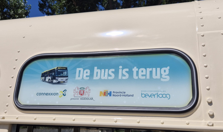 De bus komt terug op de Beverkoog