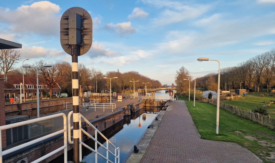 De kleine kolk van de Willem 1 sluis