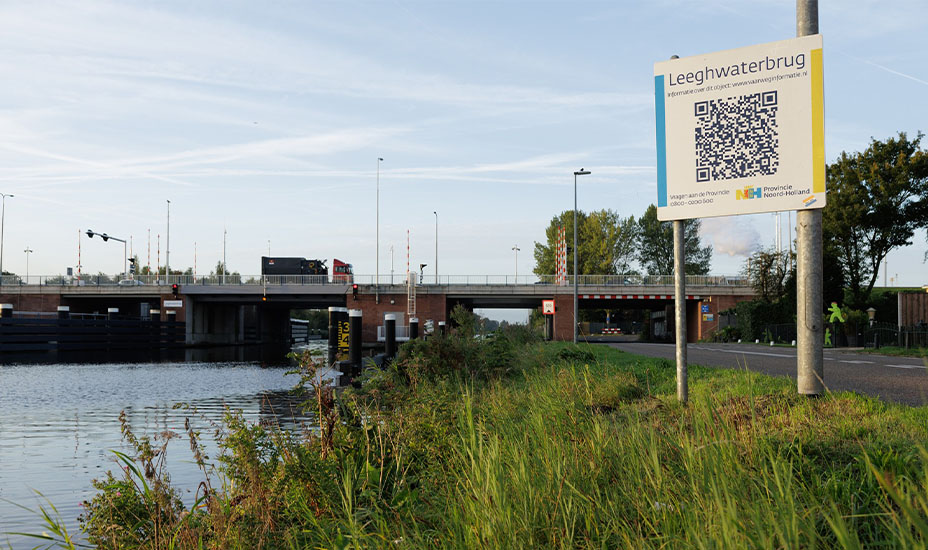 Leeghwaterbrug met QR-code