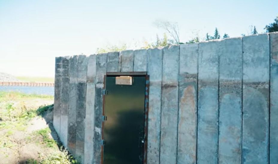 De vleermuisbunker is gemaakt van oude duikeronderdelen en staat vlakbij de Kooybrug in Den Helder