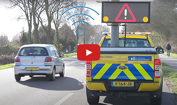 Bekijk de video: Weginspecteur stuurt waarschuwing bij pech- of ongeval naar weggebruikers
